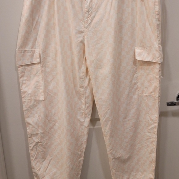 Women’s Nordstrom BP Pink & Ivory Checkered Cargo Paper Bag Pants Size Medium - Picture 5 of 7